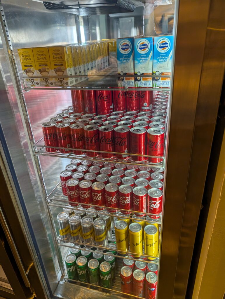 エールフランスラウンジのドリンクコーナー