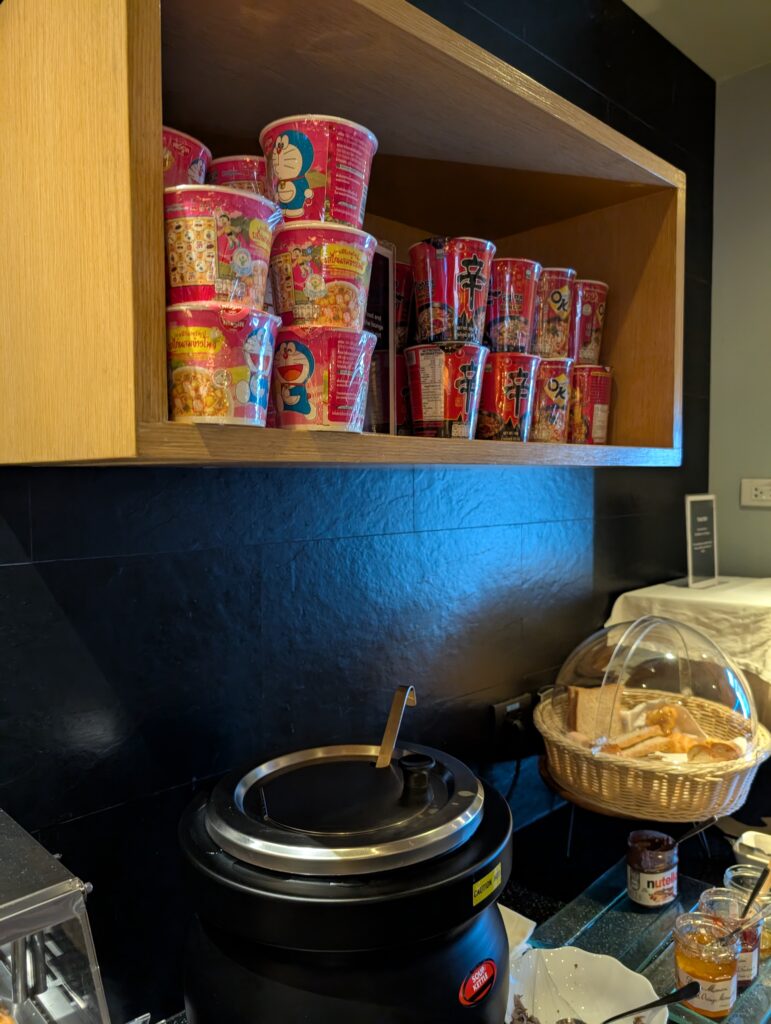 エールフランスラウンジのドラえもん