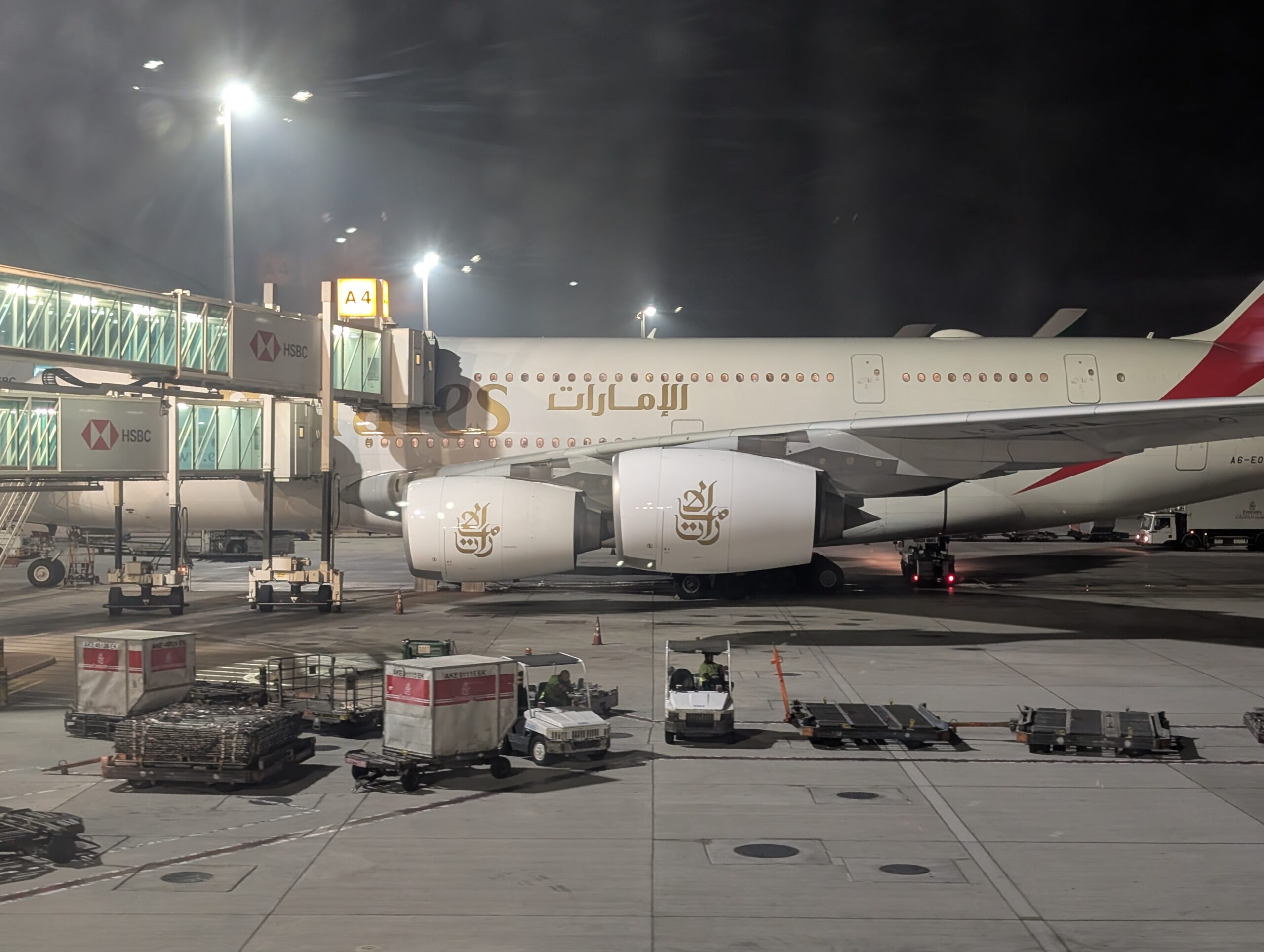 ドバイ空港でのエミレーツ航空の機体