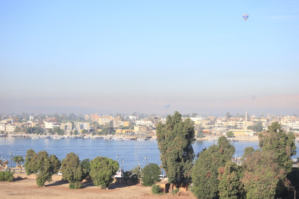 ルクソールのホテル屋上からの景色