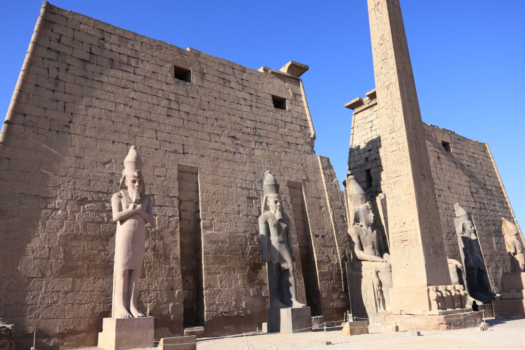 ラムセス2世の巨大像