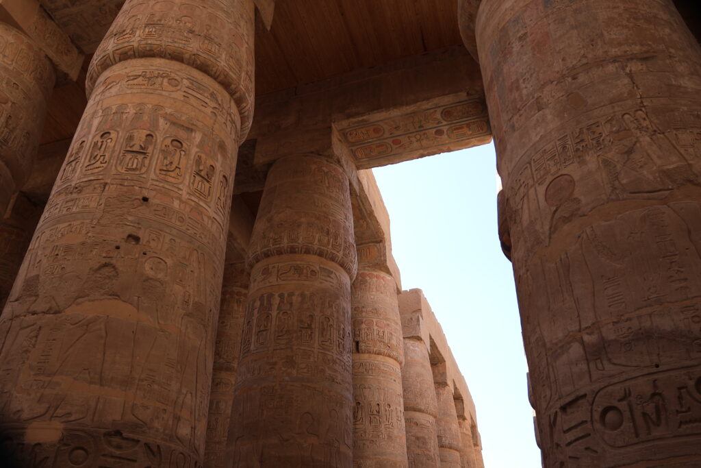 カルナック神殿のパピルス柱