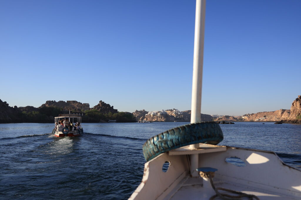 イシス神殿(フィラエ神殿)行きのボート