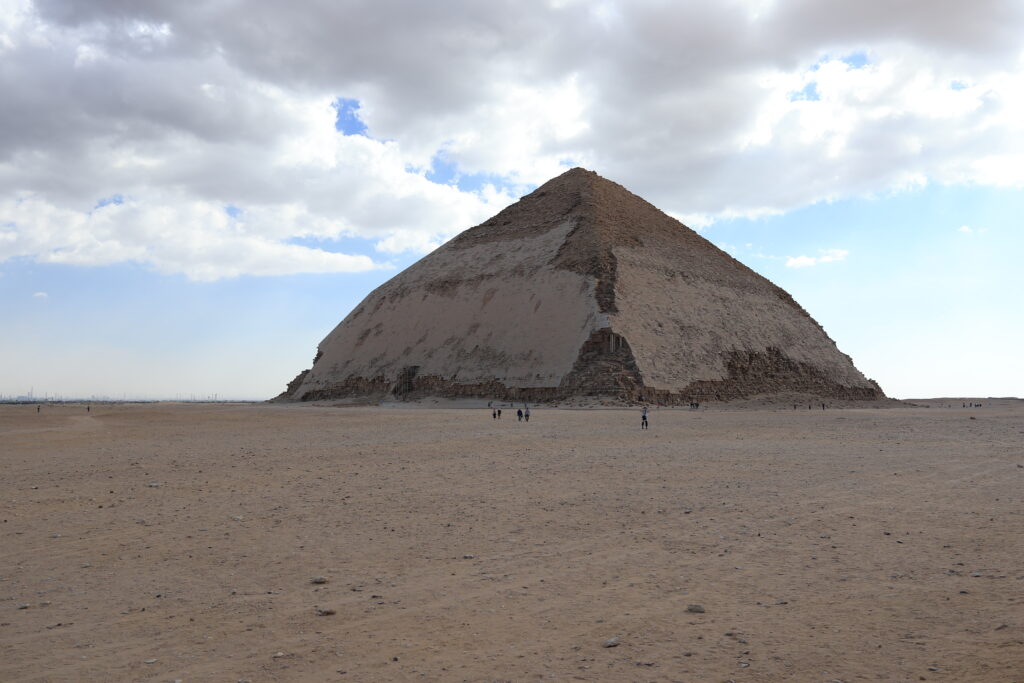 屈折ピラミッド