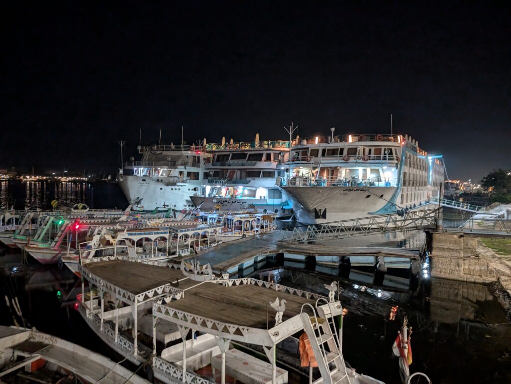 ナイル川クルーズ船