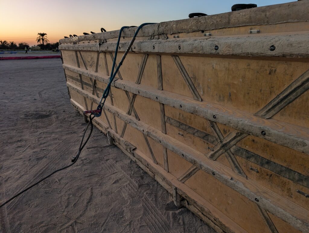気球のかごの底