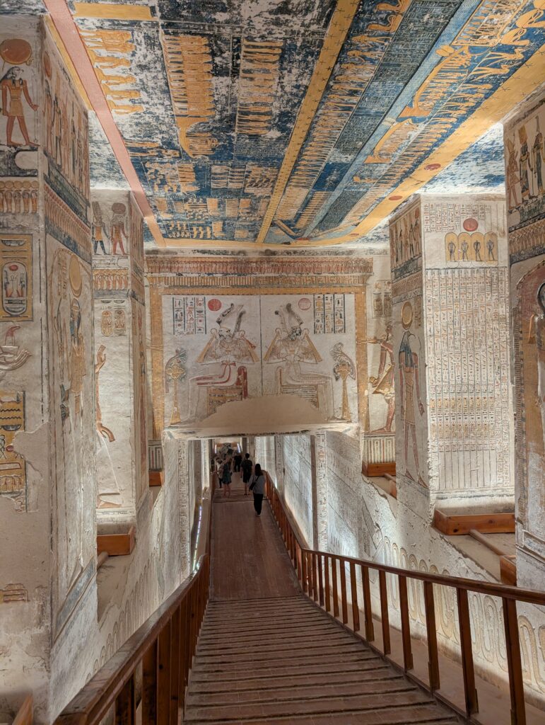 ラムセス5世・6世の墓の通路