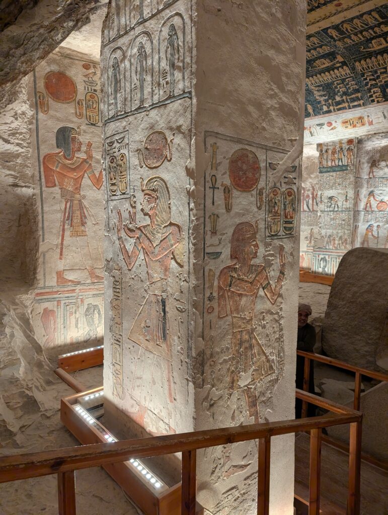 ラムセス5世・6世の墓の柱