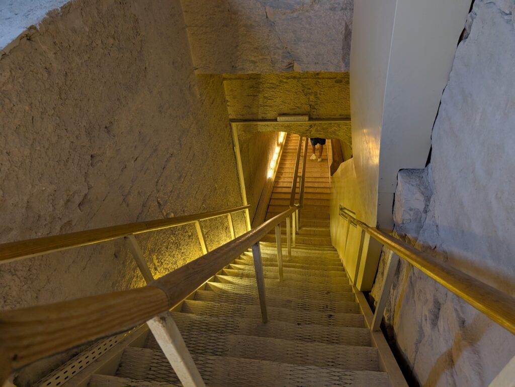 ツタンカーメンの墓階段