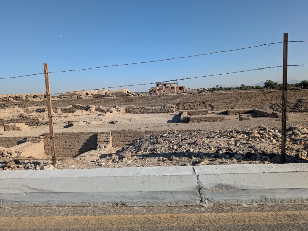 ルクソール西岸から東岸へ