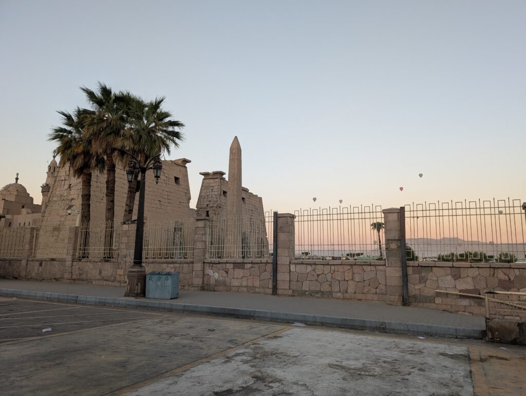 ルクソール神殿とバルーン