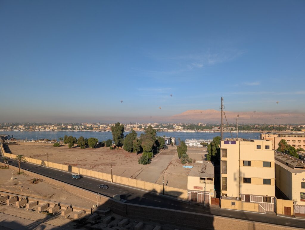 ルクソールのホテル屋上からの景色