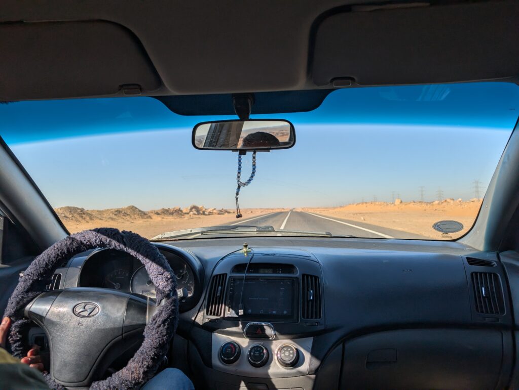 アブシンベルへと向かう車内