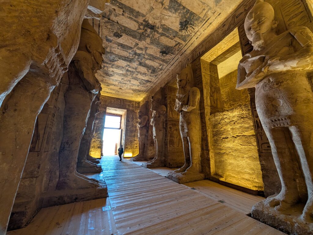 アブシンベル神殿内部