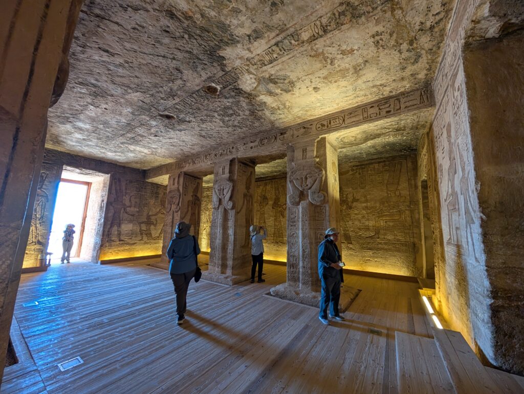 ネフェルタリの小神殿内部