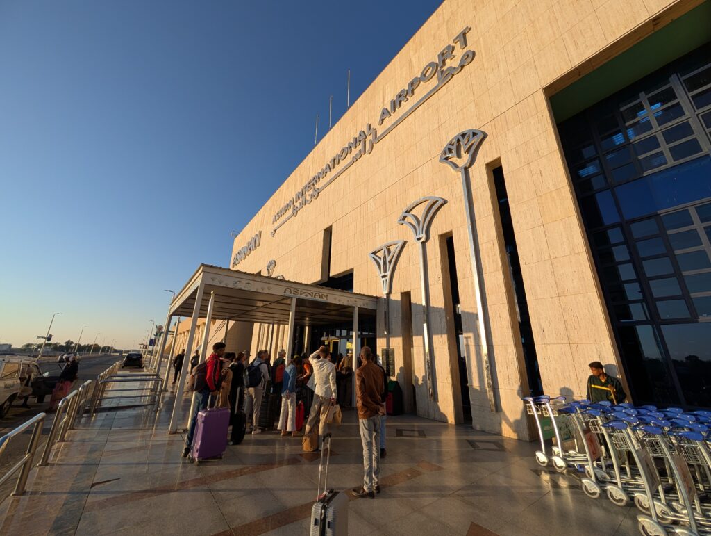 アスワン空港