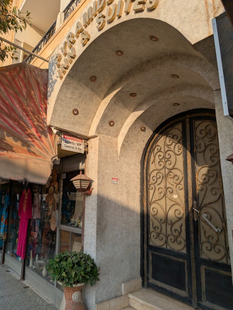 ピラミッズ・ビュー・イン(Pyramids View Inn)