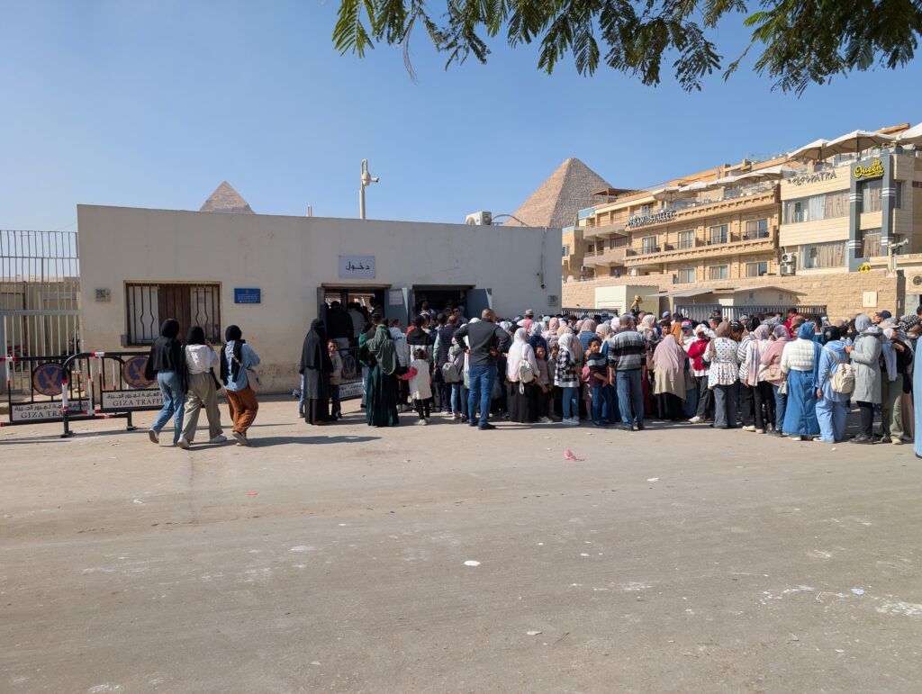 ピラミッドエリア入場口