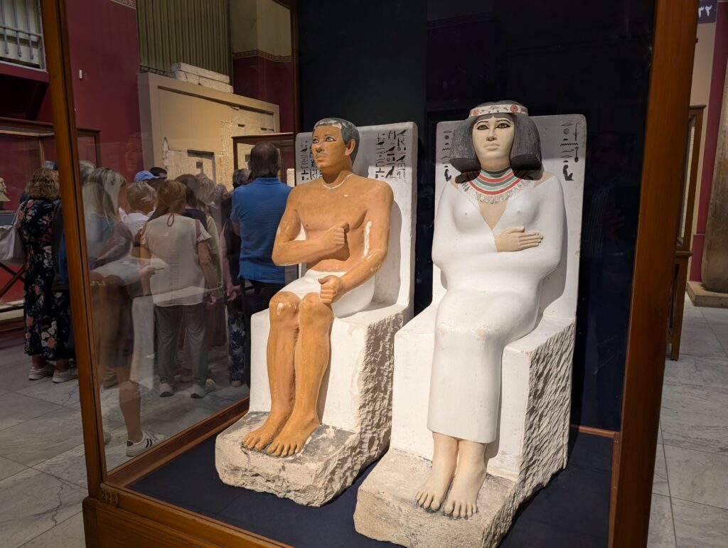 ラーホテプとネフェルトの像