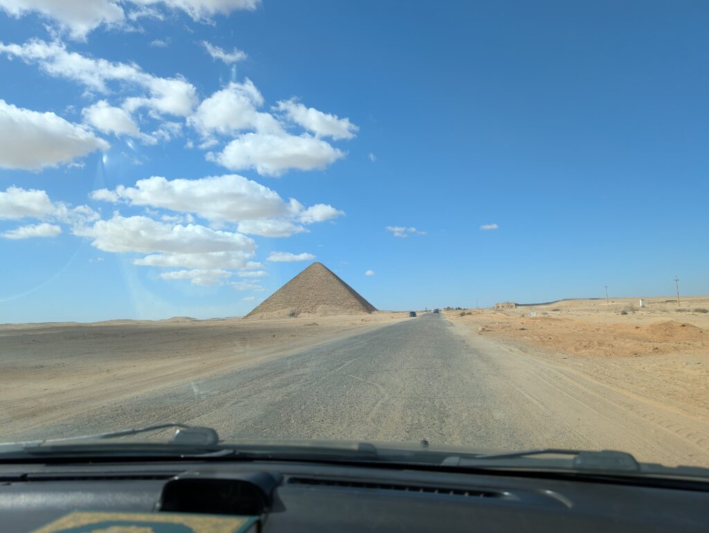 赤いピラミッド