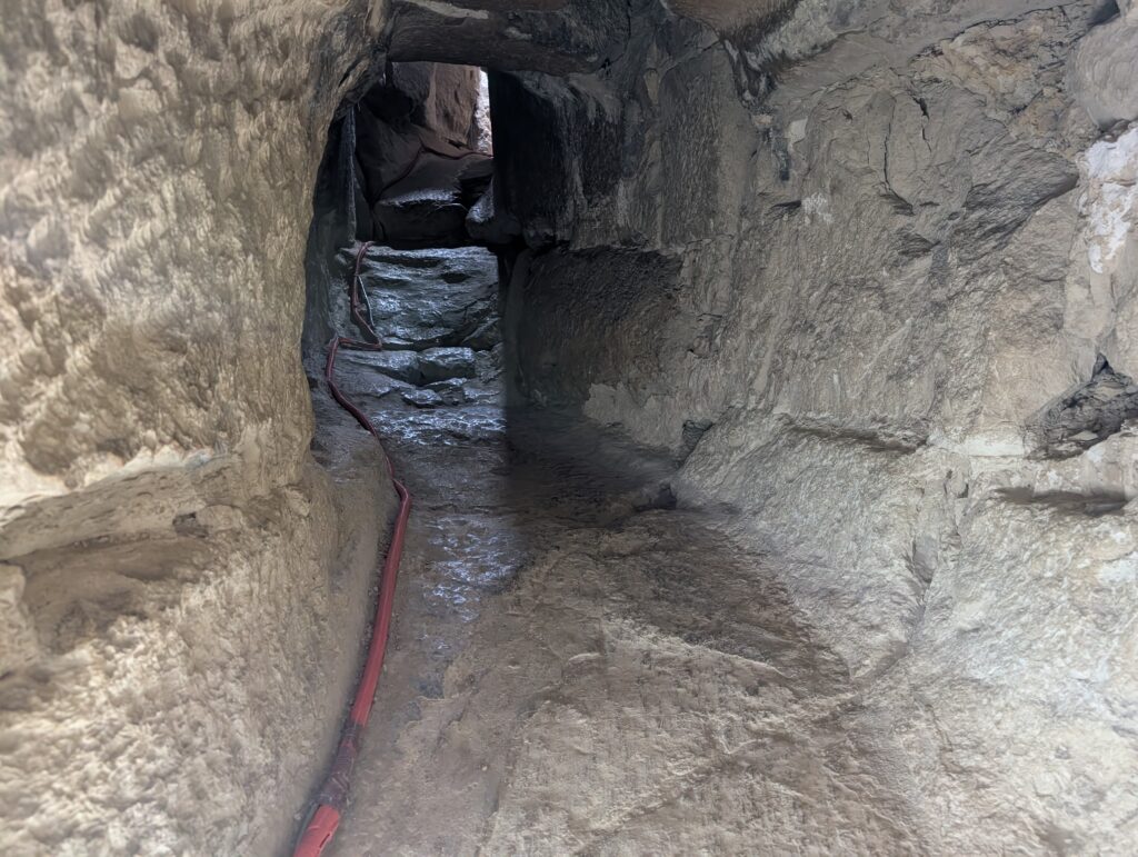 屈折ピラミッド内部