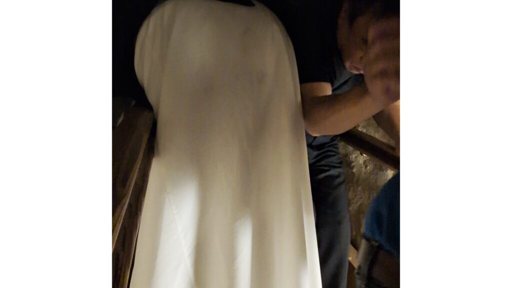 ピラミッド内の狭い通路