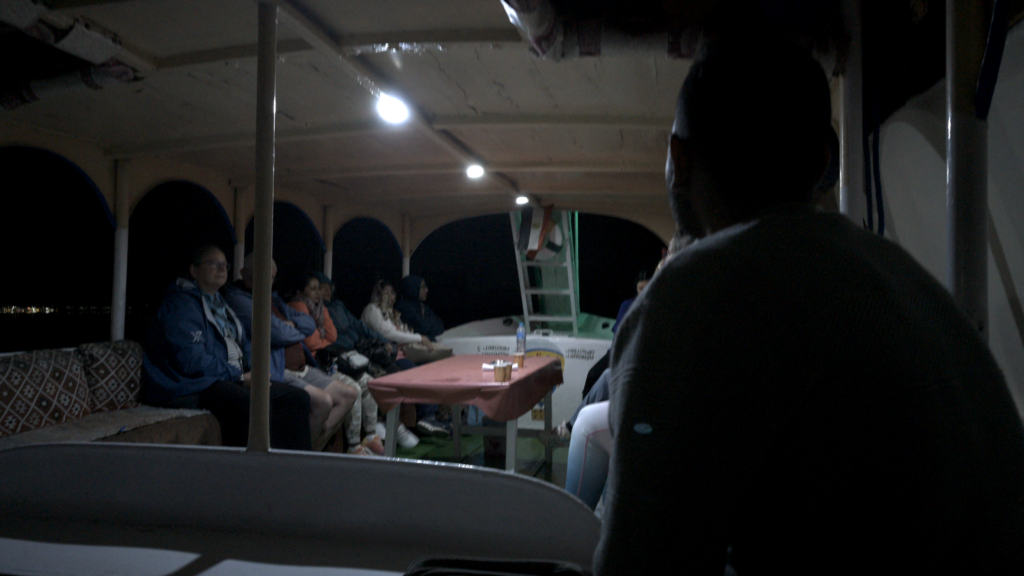 ナイル川を渡るボート