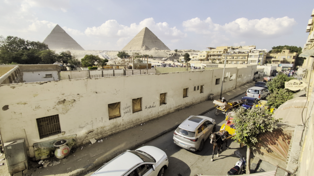 ベランダからのピラミッド