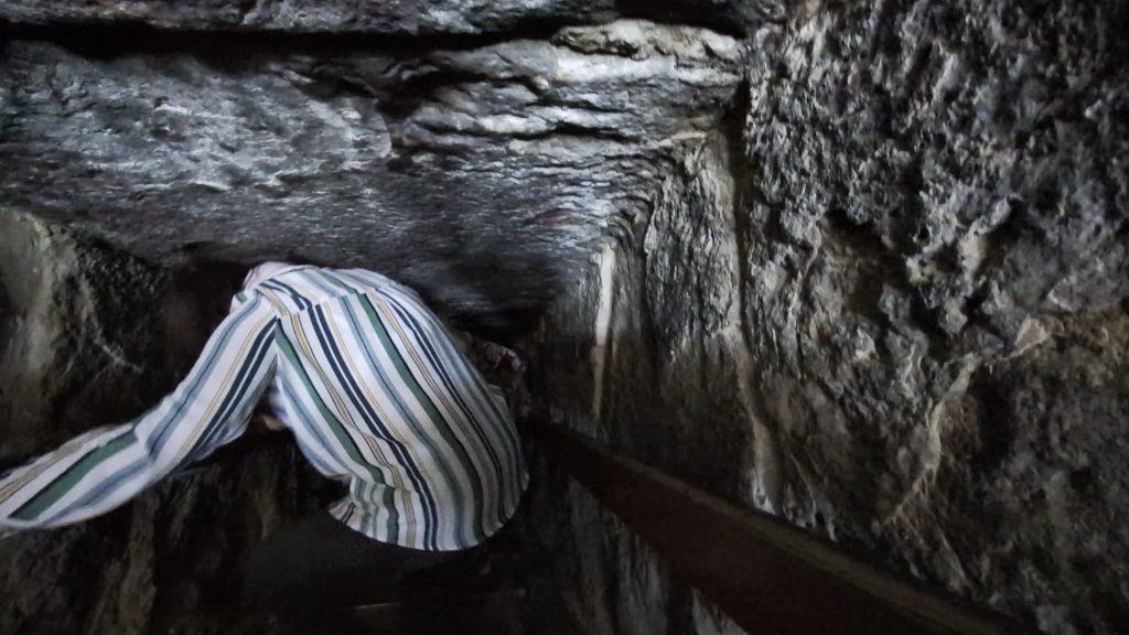 赤いピラミッド内部