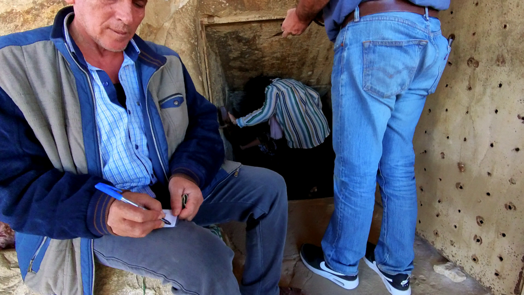 赤いピラミッド入口