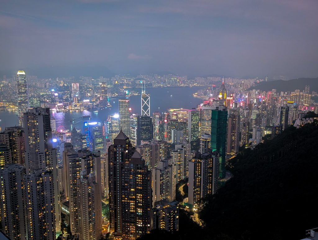 スカイテラス428から見たビクトリアピークの夜景