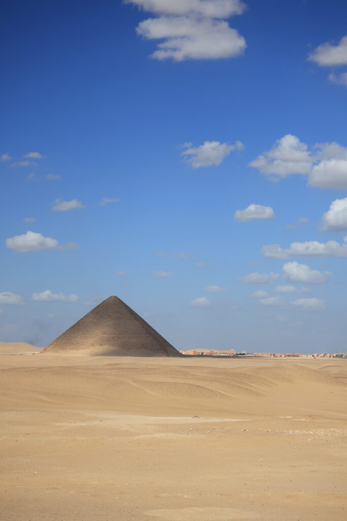 赤いピラミッド