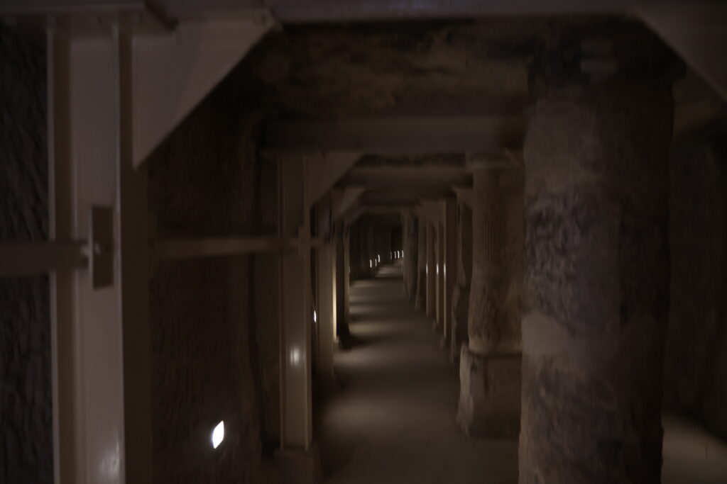 ピラミッド内部