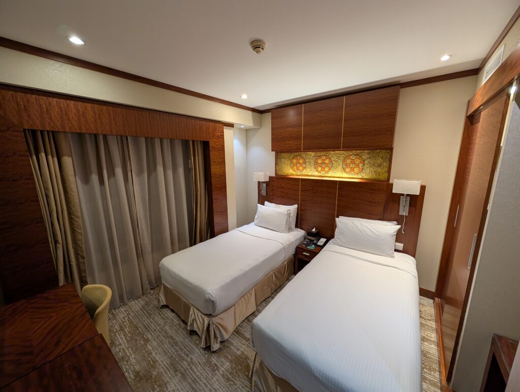 ホテルの第一ベッドルーム