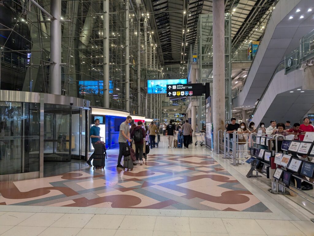 深夜のスワンナプーム空港