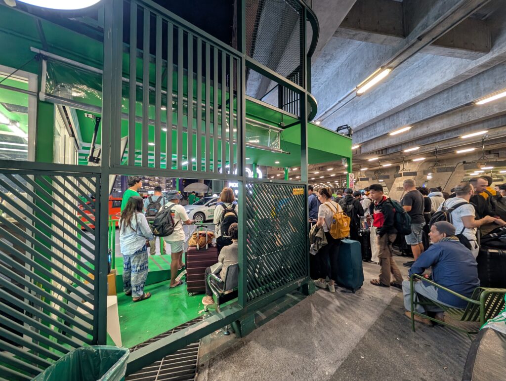 スワンナプーム空港のグラブ乗り場