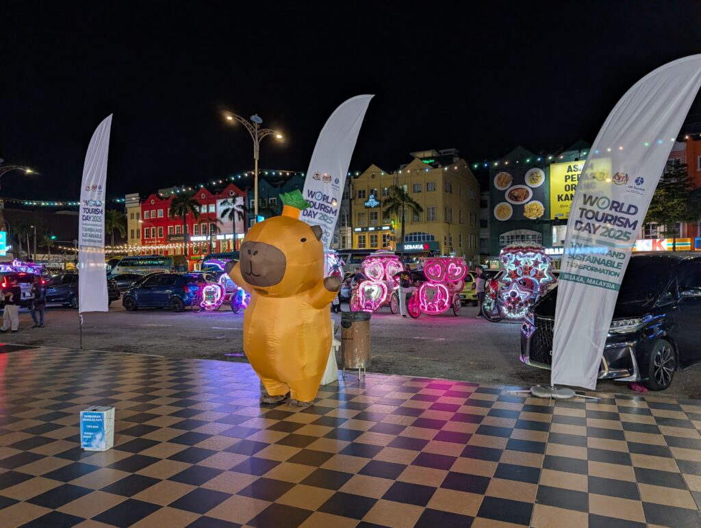 マラッカタワーの前