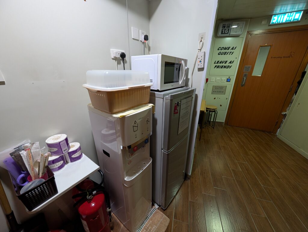 共用の電子レンジ、冷蔵庫、ウォーターサーバー