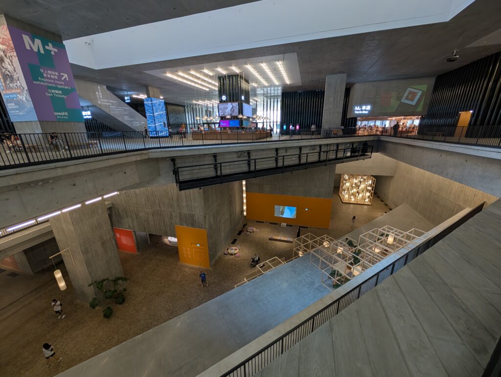 M+（エムプラス）