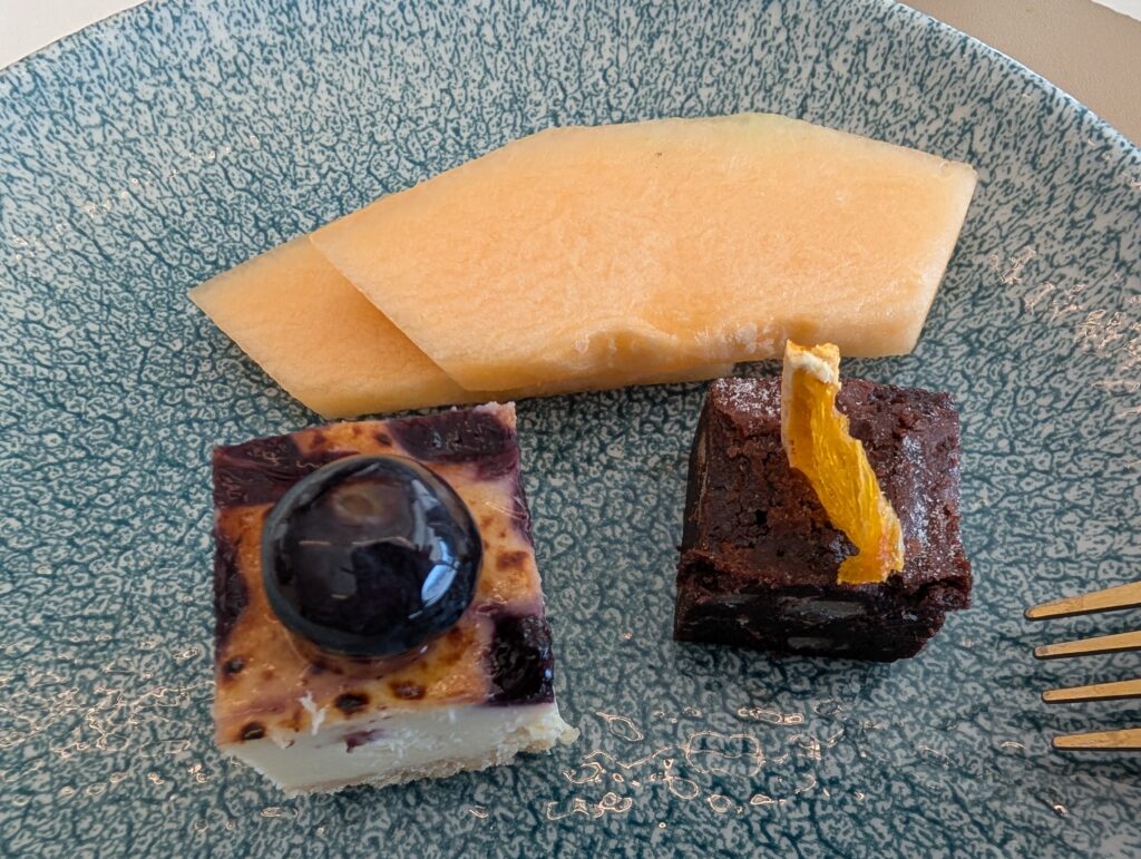 空港ラウンジのデザート