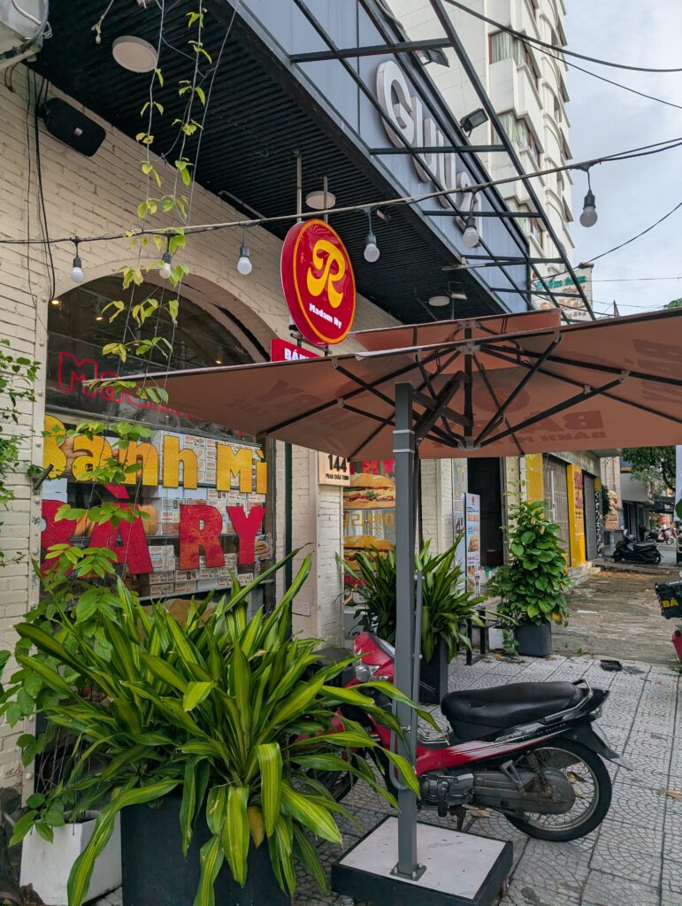 Bánh Mì Bà Rỷ（バインミー・バーリー）