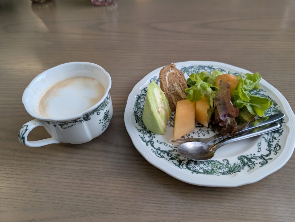 スワンナプーム空港ラウンジでの食事