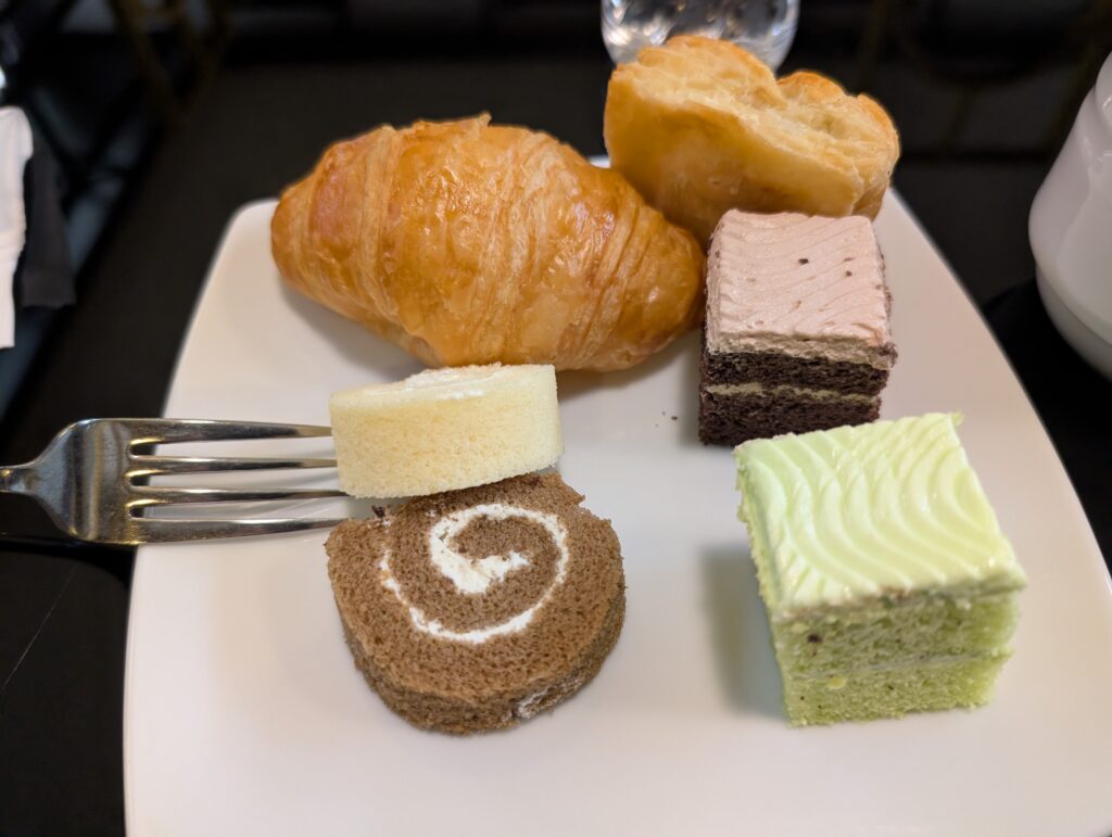 MIRACLE LOUNGE（ミラクルラウンジ）での食事