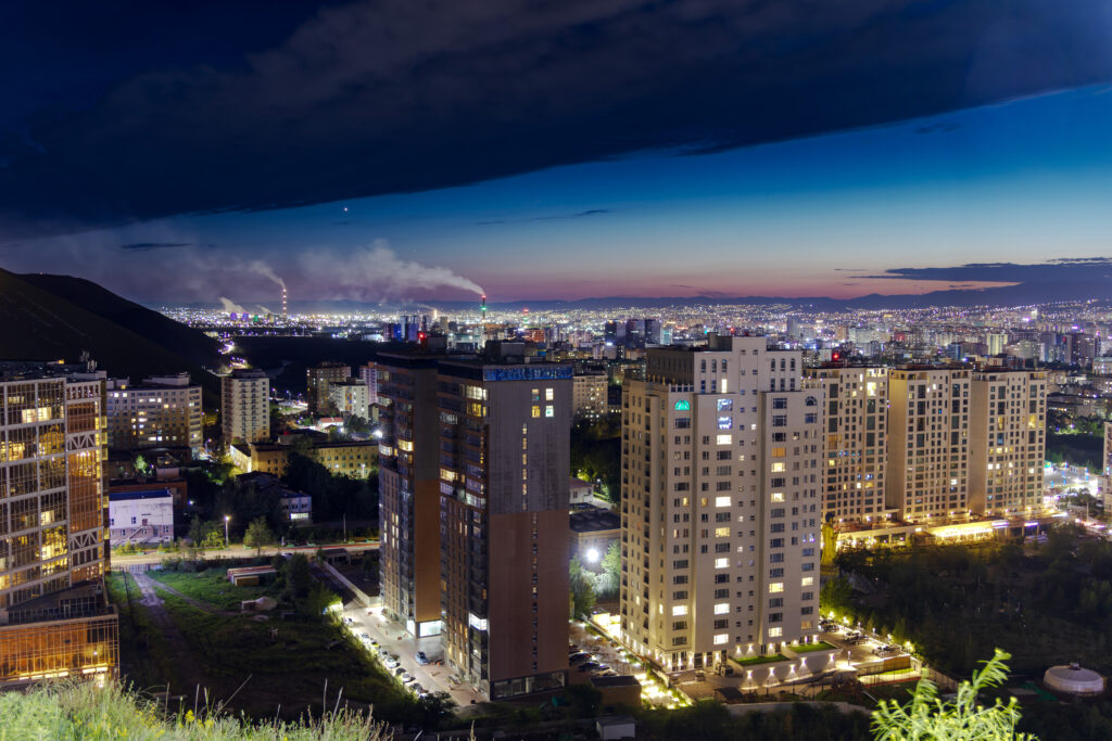 ザイサンの丘から見下ろすウランバートルの夜景