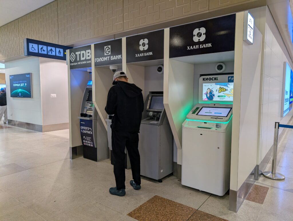 チンギスハーン国際空港のATM