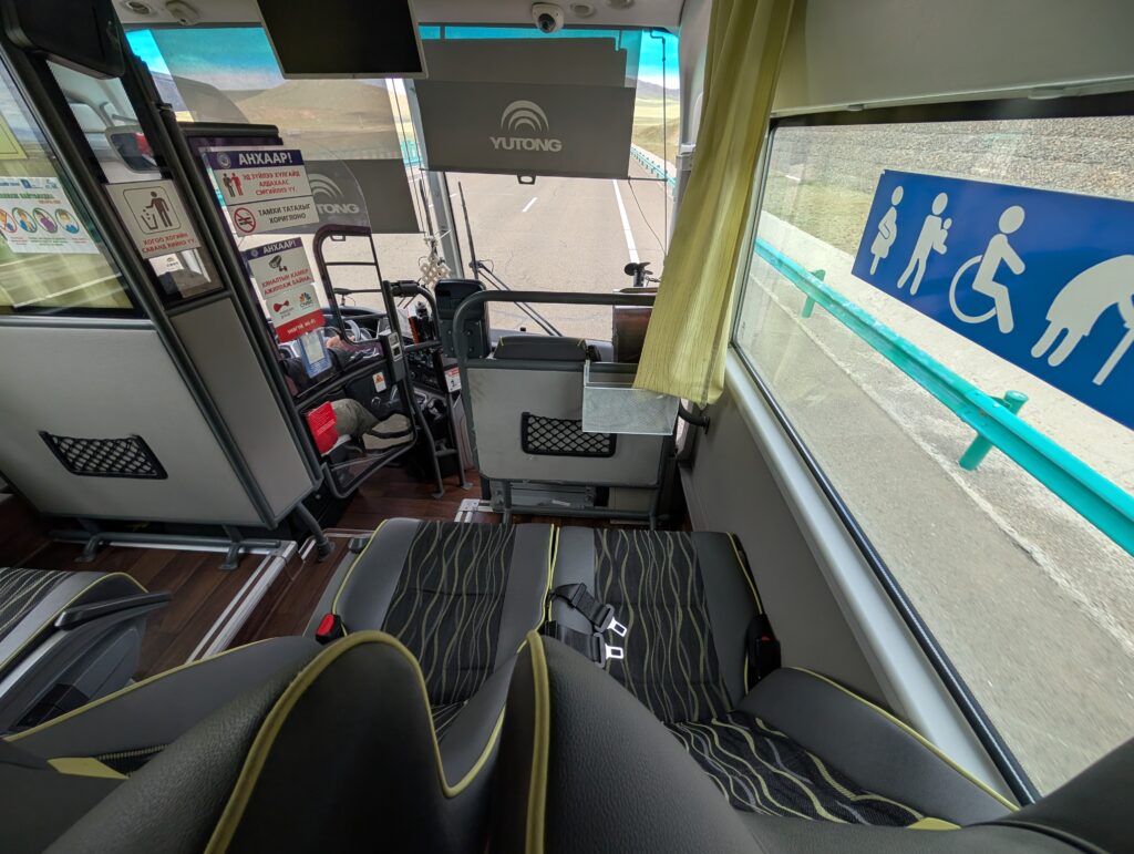 ウランバートル空港シャトルバスX19の車内