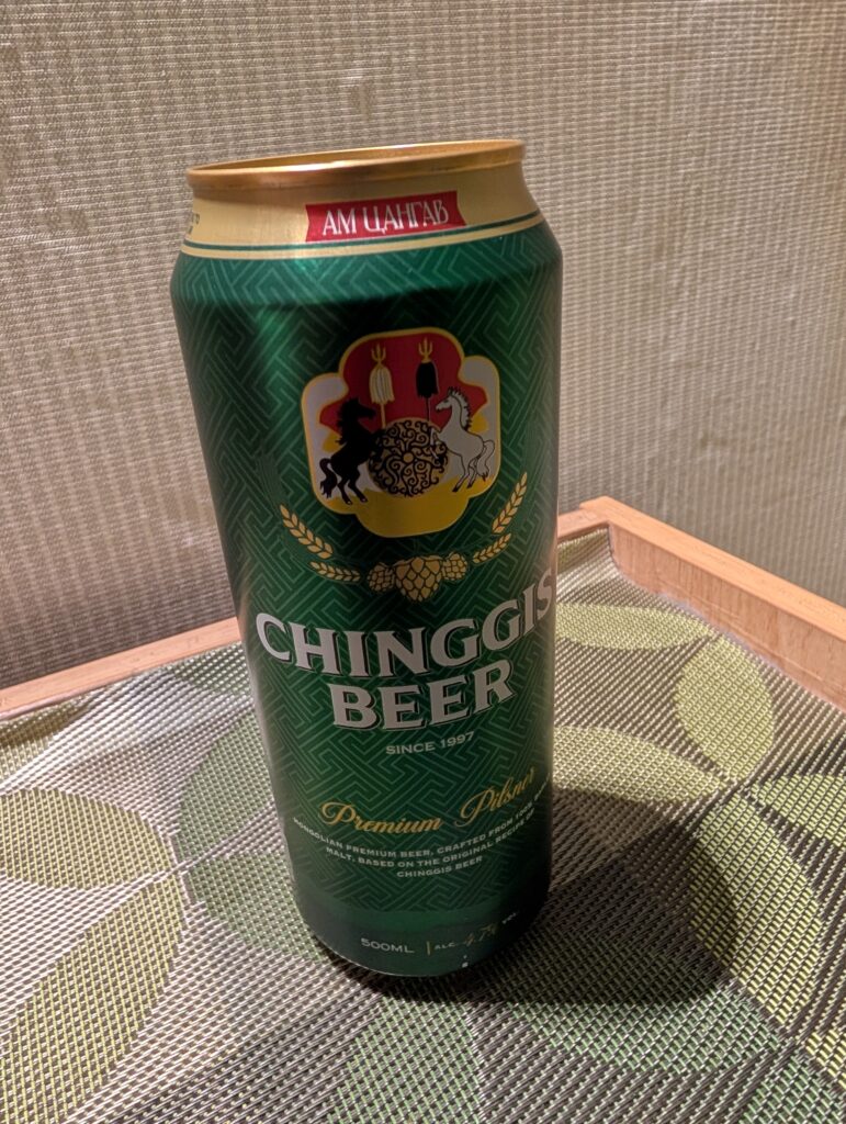 GS25で購入したモンゴル産のCHINGGIS BEER(チンギス・ビール)の缶