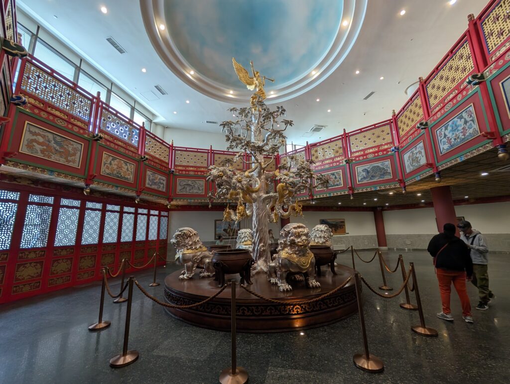 チンギス・ハーン博物館の展示室。ここは写真撮影していいようでした