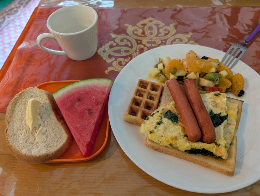 ウランバートルのホステルの朝食（宿泊費込み）