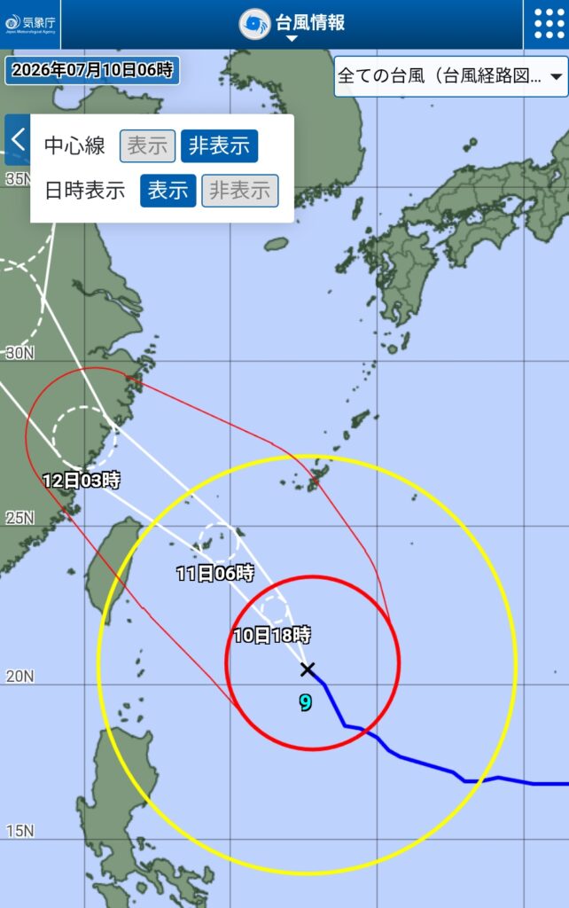 那覇に接近する台風の進路予想図